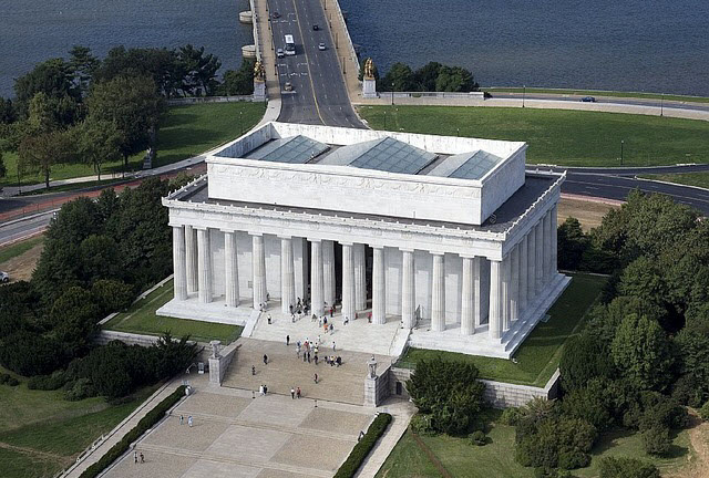 Grab Lunch at the Lincoln Memorial During Your Weekend Washington DC Itinerary